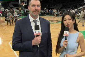 專家身高好高！周玲安賽前現(xiàn)場專訪ESPN記者