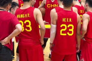 中國男籃與NBA騎士內(nèi)部教學(xué)賽的一些片段和集錦！小楊這場打得不錯！