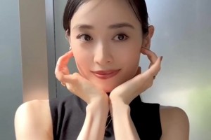 美！谷口彰悟妻子泉里香，日本的模特兼女演員