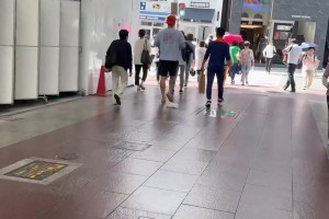 泰山球迷在日本大街偶遇王大雷